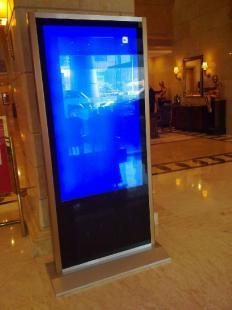 青島廣告機(jī)行業(yè)概覽 東升廣告機(jī)、液晶廣告機(jī)與數(shù)字標(biāo)牌的崛起